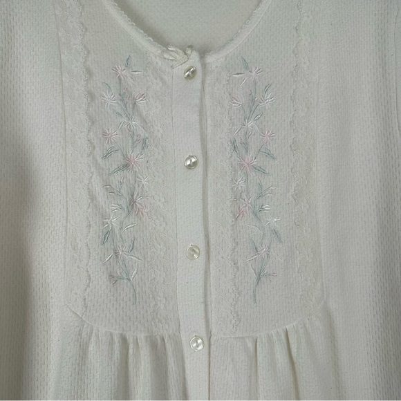 Miss Elaine Nightgown Size Medium White Embroidered Waffle Knit Peasant - Picture 3 of 7